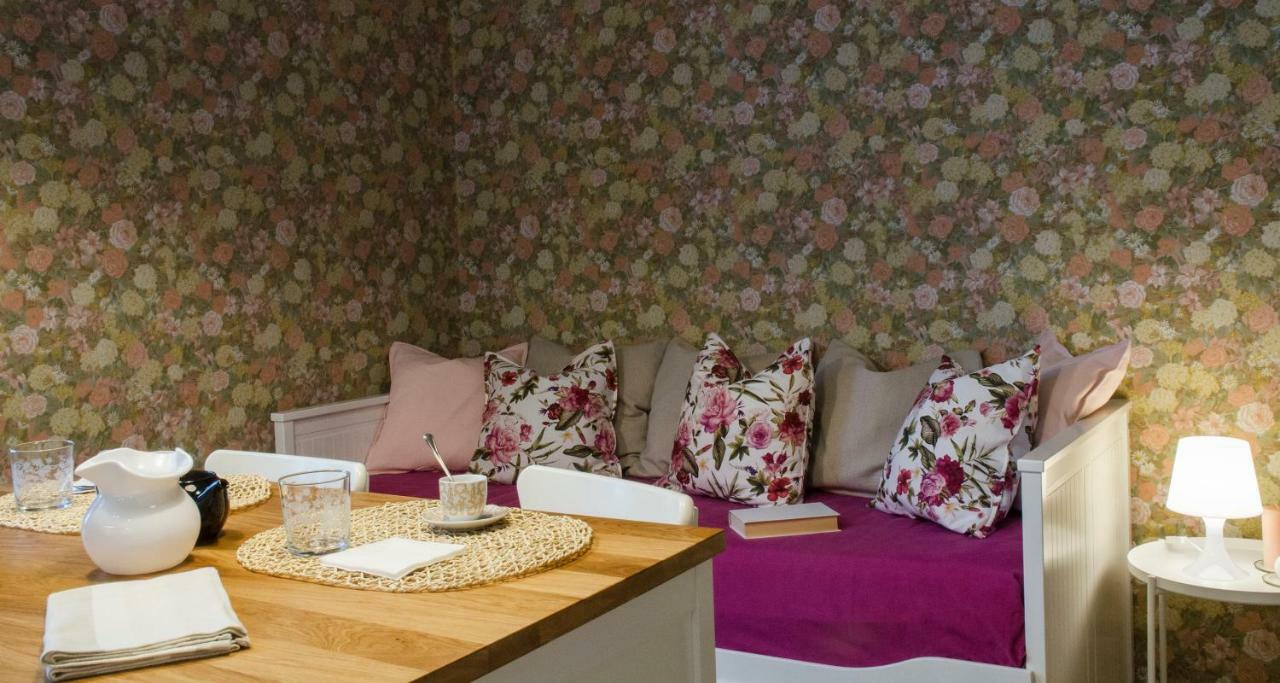 Flowers Apartment Joivy 25 Como Exteriör bild