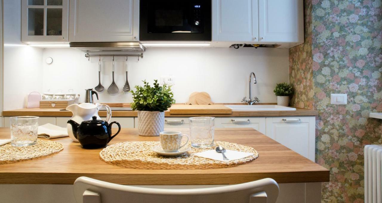 Flowers Apartment Joivy 25 Como Exteriör bild