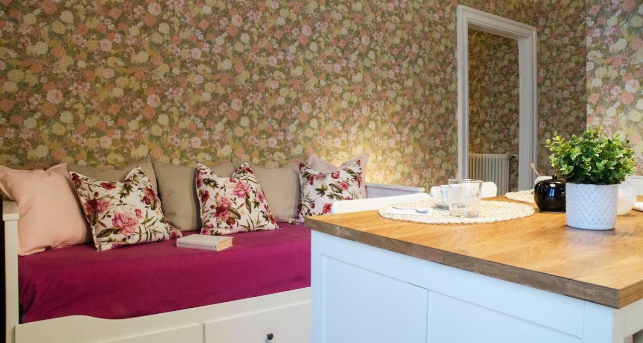 Flowers Apartment Joivy 25 Como Exteriör bild